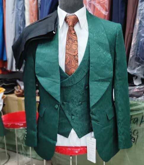 Costume élégant pour hommes