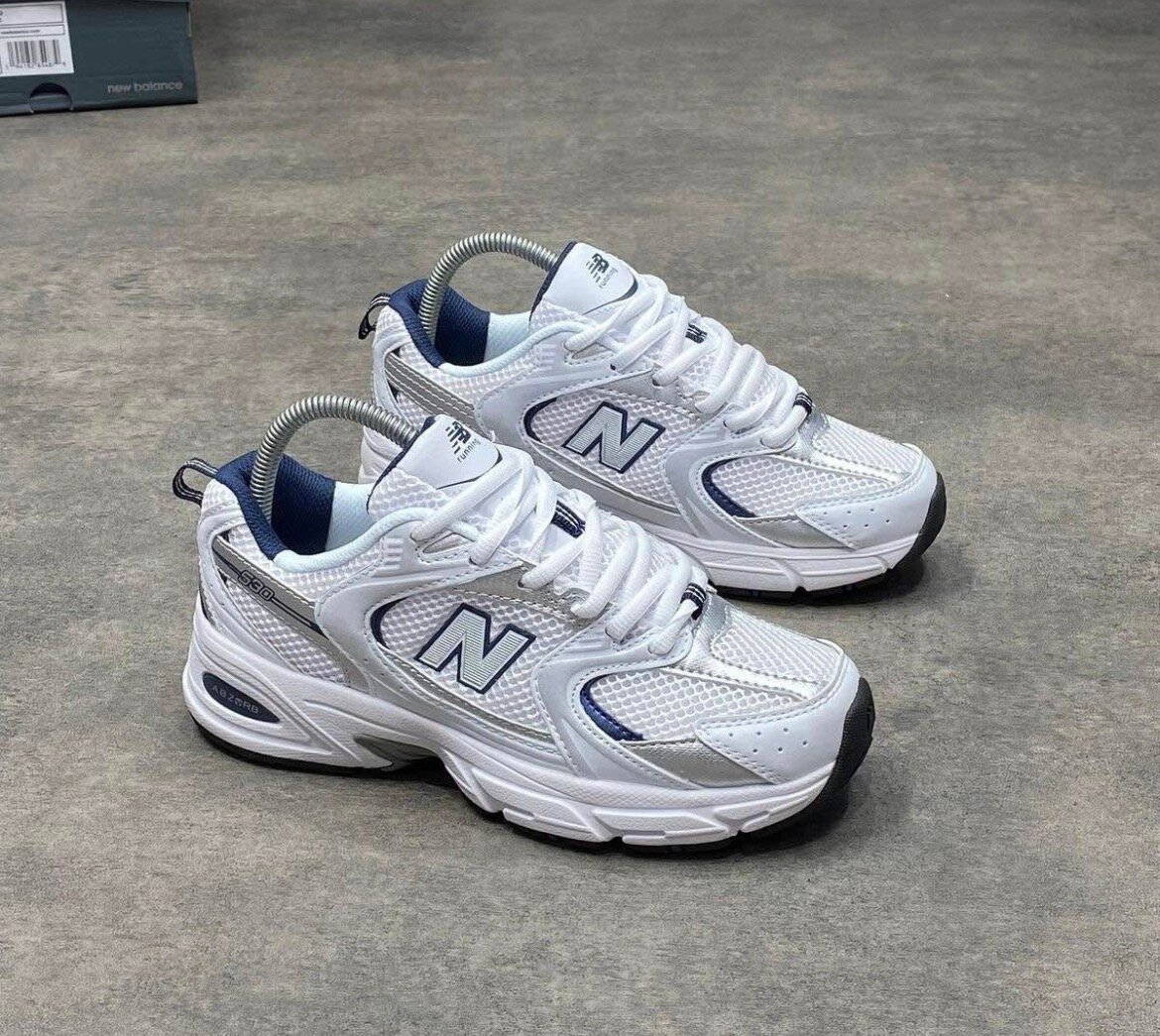 Baskets de course blanches modernes