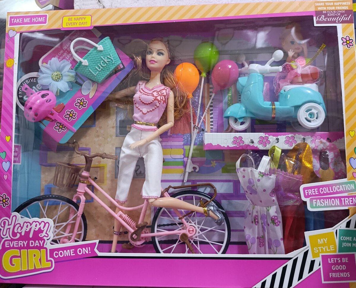 Poupée avec Vélo et Scooter