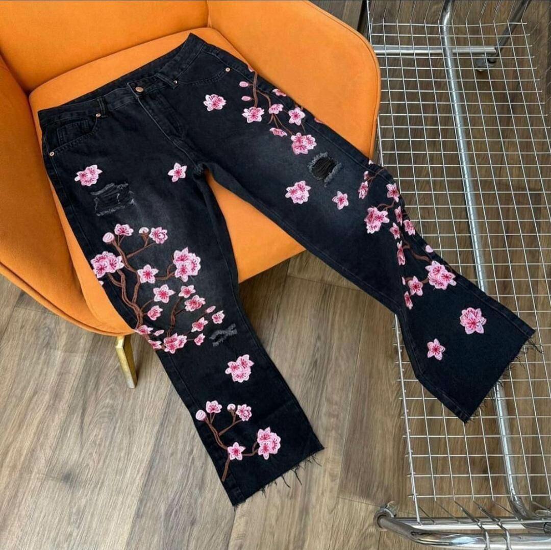Jean floral brodé tendance