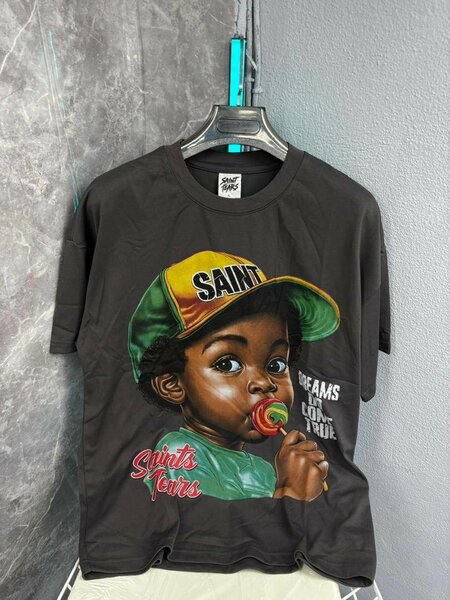 T-shirt graphique "Saint Tears"