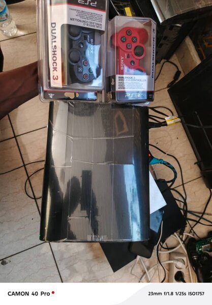 Ps3 ultra slim +30 jeux + 2 ma