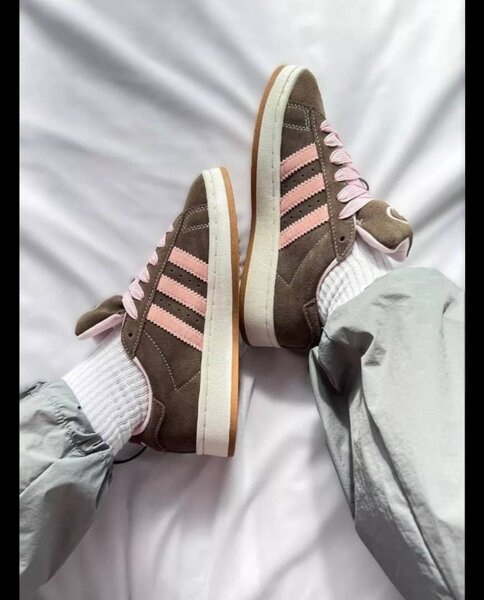 Baskets rétro élégantes