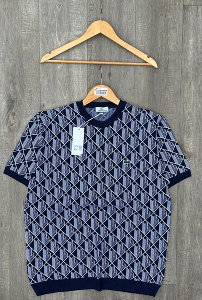 T-shirt à manches courtes bleu avec motif géométrique