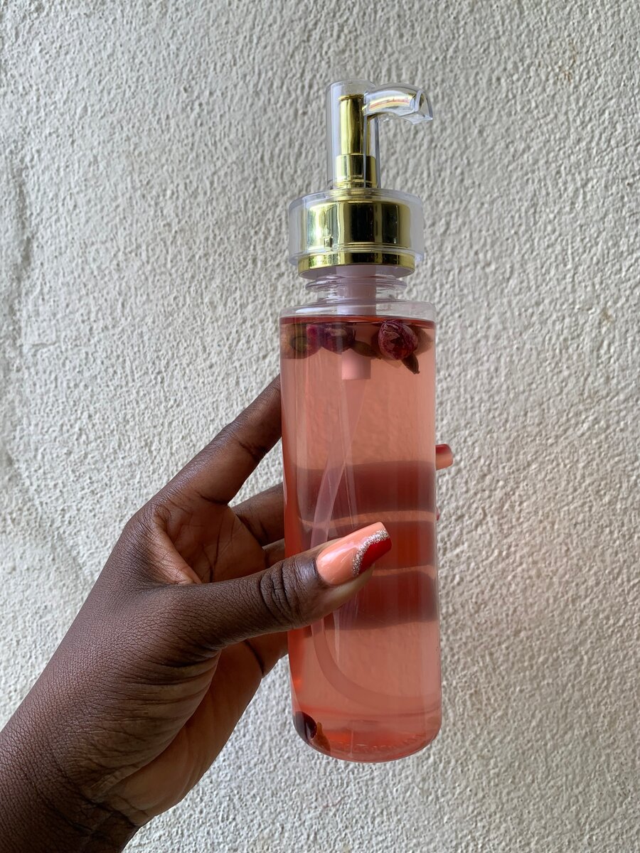 Huile parfumé à la rose