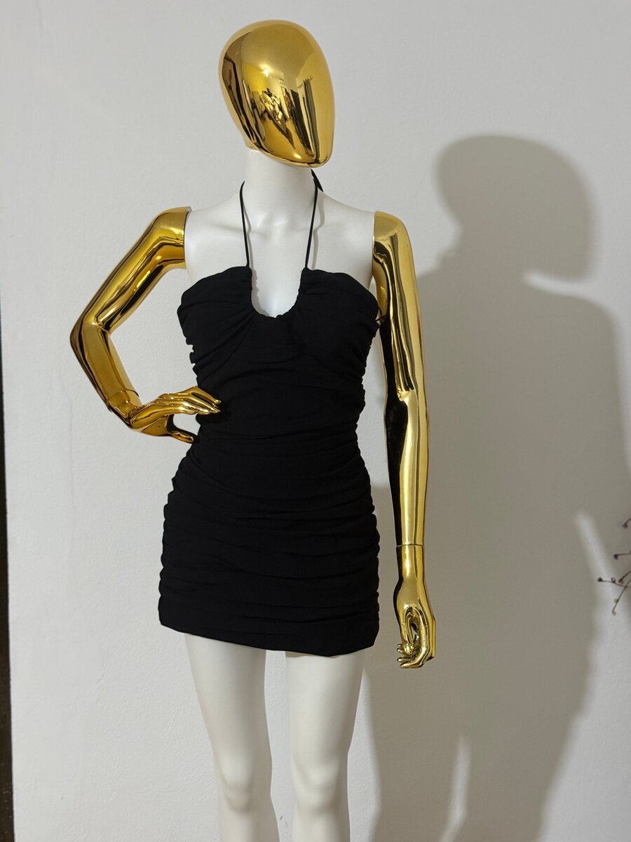 Robe Noire Élégante