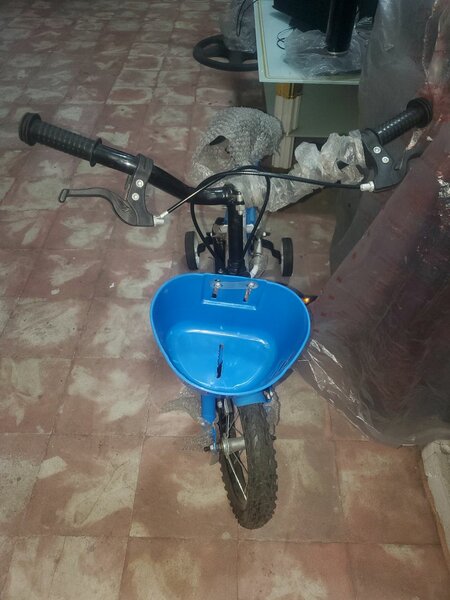 Vélo enfant avec roues stabilisatrices