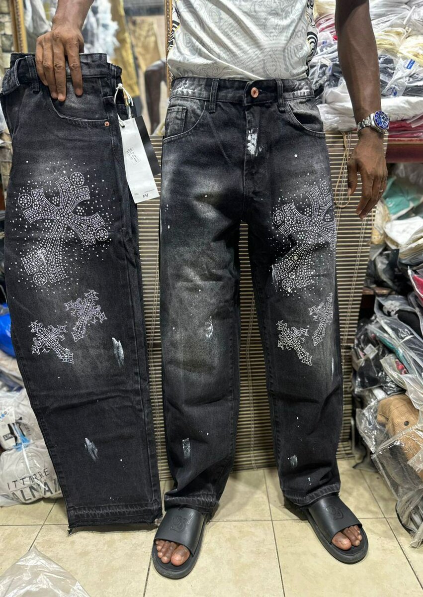 Jeans noirs avec strass chrome