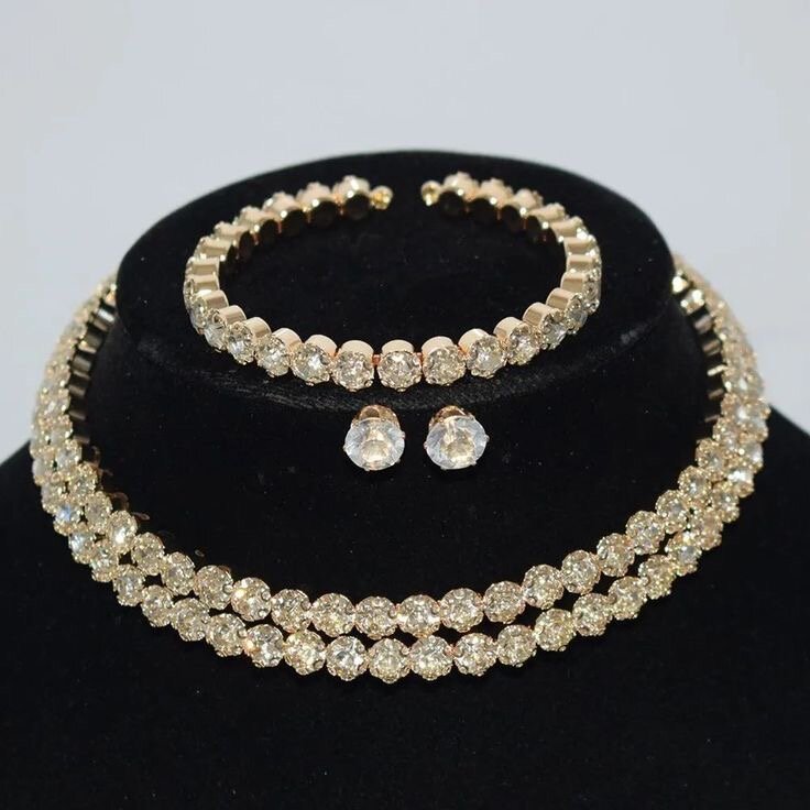 Set de bijoux en strass élégant
