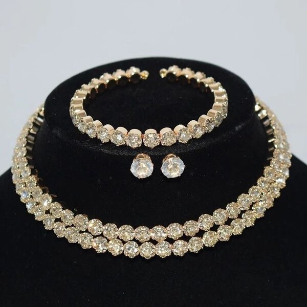 Set de bijoux en strass élégant