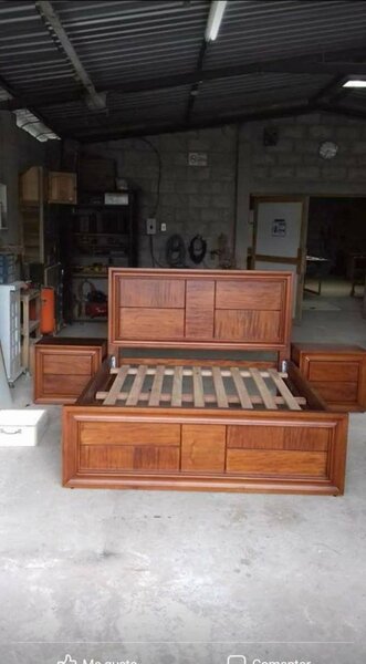 Lit double en bois massif