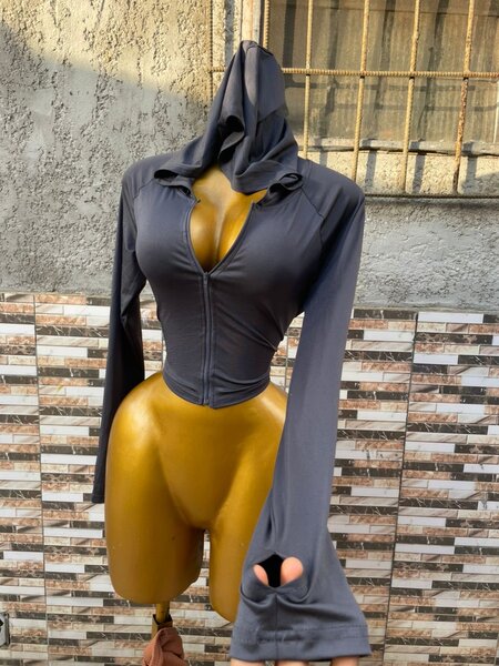 Veste à capuche ajustée