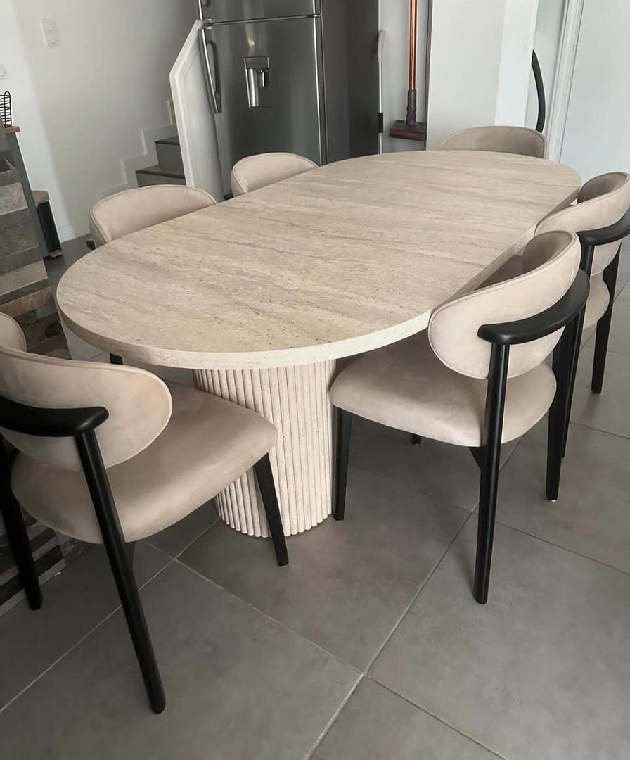 Table à manger ovale moderne