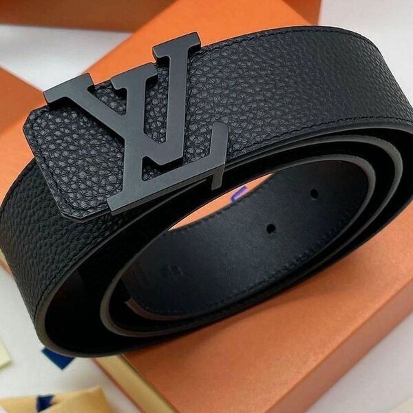 Ceinture en cuir noir avec boucle Louis Vuitton