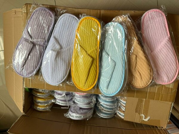 Pantoufles colorées douces