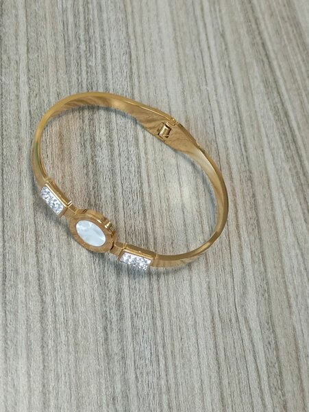 Bracelet doré élégant