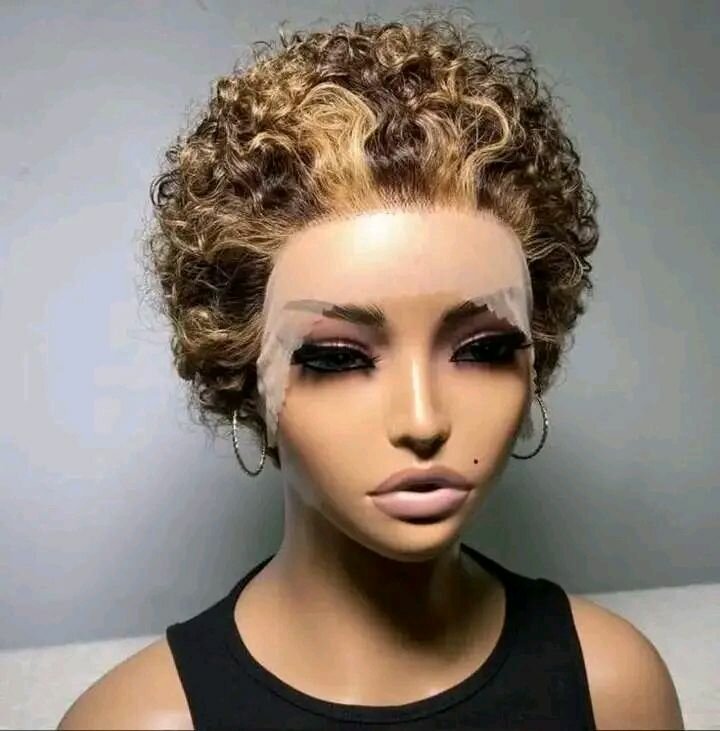 Perruque Bouclée Chic