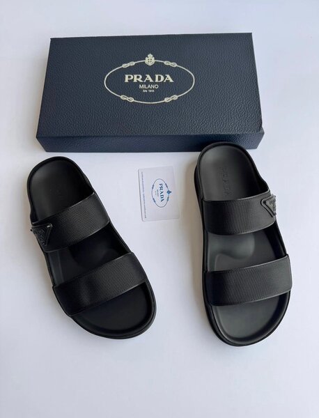 Sandales en cuir noir élégantes