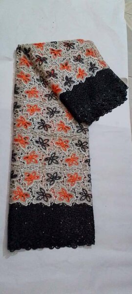 Tissu brodé en dentelle colorée