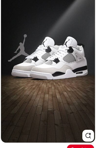 Baskets blanches et noires tendance