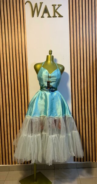 Robe élégante en tulle bleu