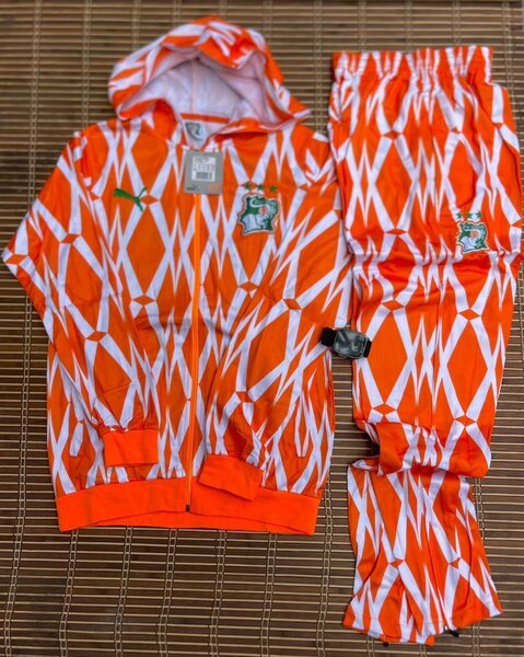 Ensemble de survêtement sportif orange