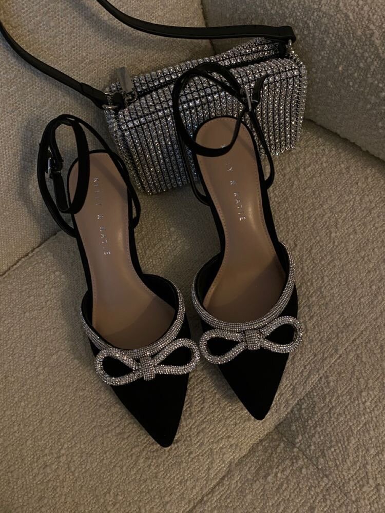 Sandales à talons avec nœud