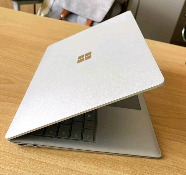 Ordinateur Portable Ultra-Léger