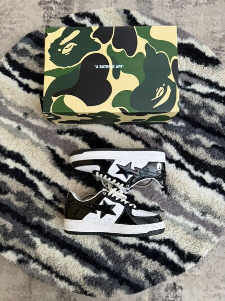 BAPE Bapesta Noires et Blanches