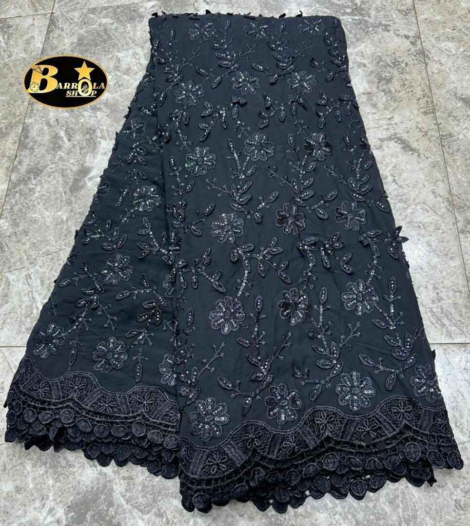 Tissu Dentelle Brodée Floral