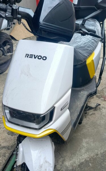 Scooter électrique REVOO