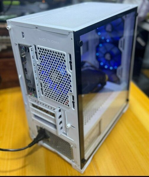 Boîtier PC avec LED RGB