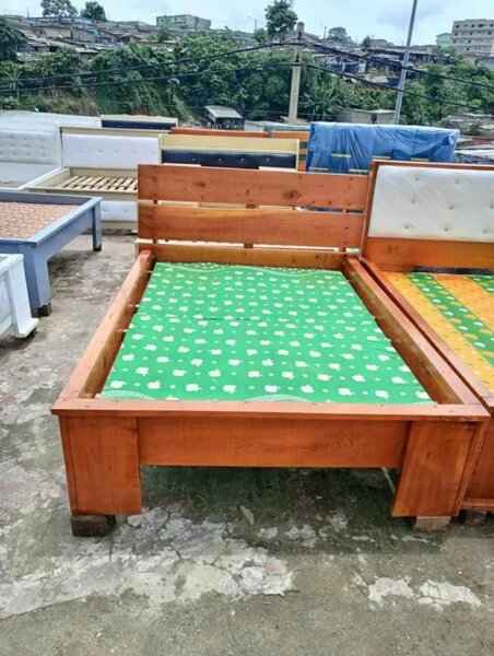 Lit en bois design moderne