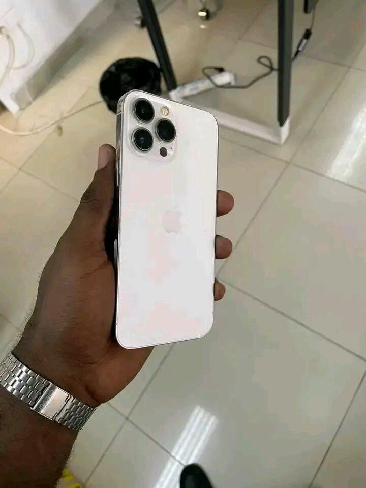 Smartphone blanc dernière génération