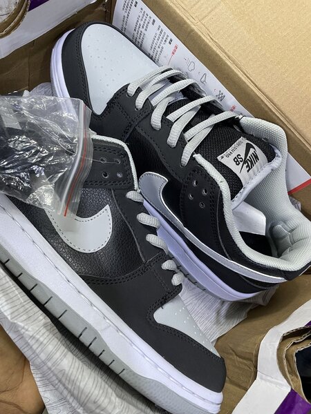 Baskets Nike SB Dunk Low Gris-Noir