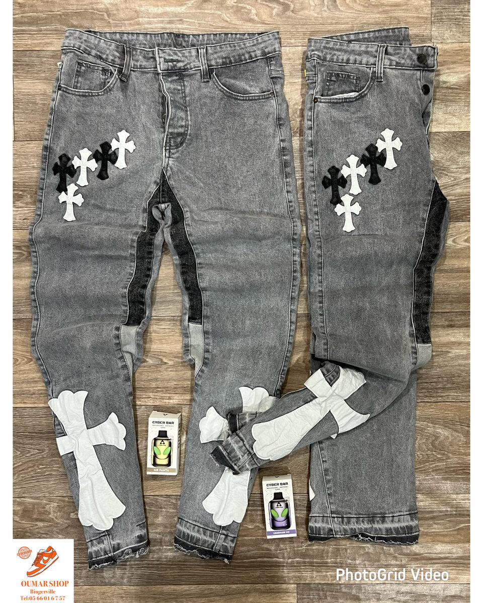 Jeans modernes avec motifs croisés