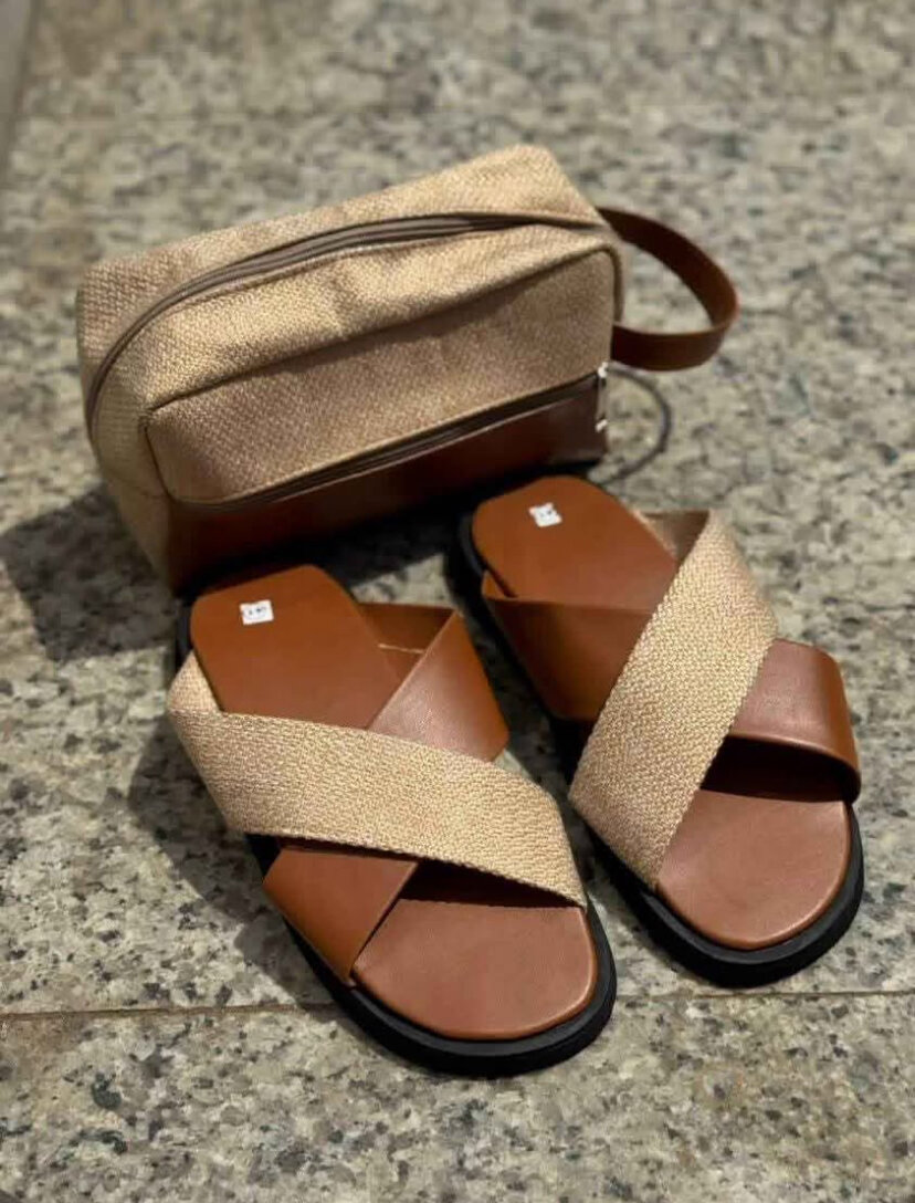 Sandales plates en cuir avec pochette