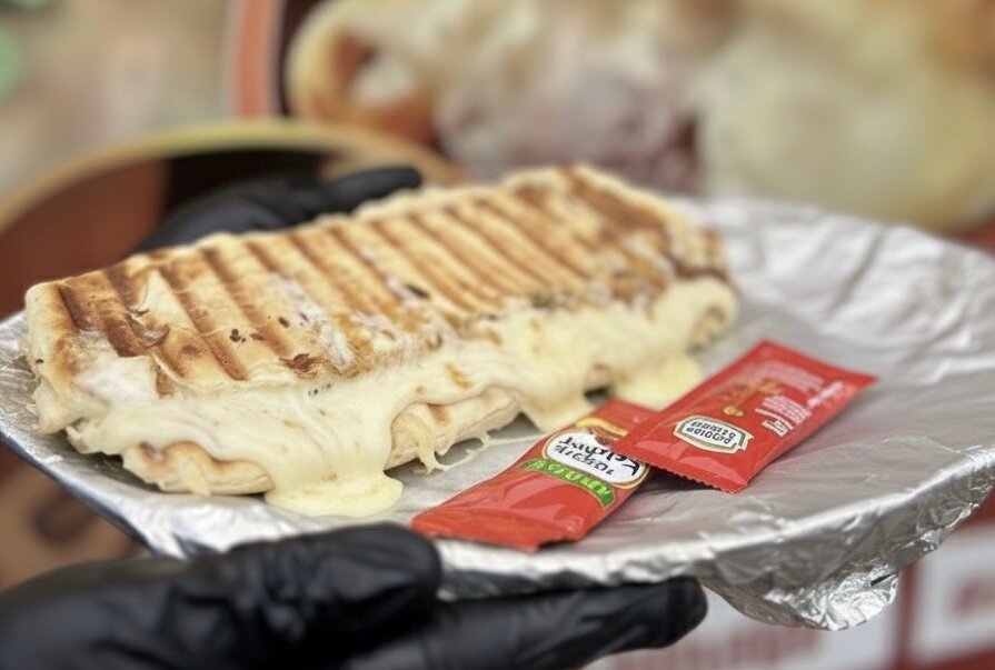 Panini grillé au fromage fondant