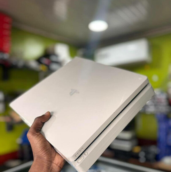 PlayStation 4 Slim Blanc