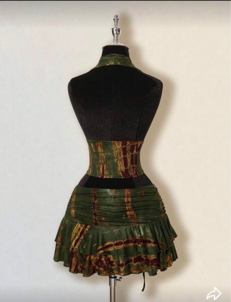 Ensemble corset et jupe verte