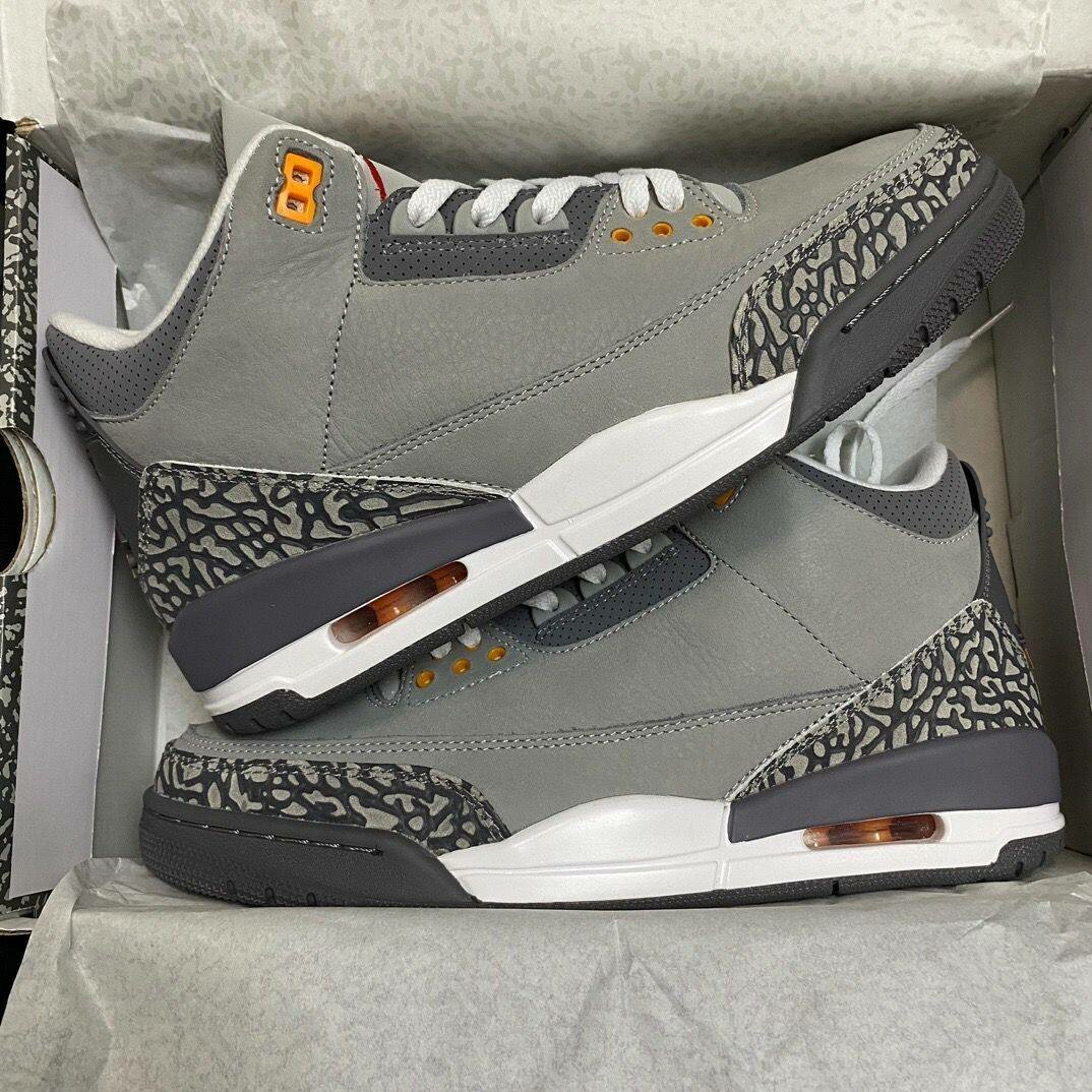 Baskets Air Jordan Grises