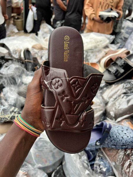 Sandales en cuir marron