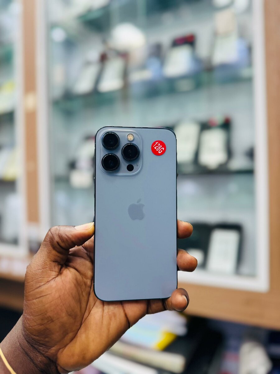 13 pro 128Go tout est dorigin