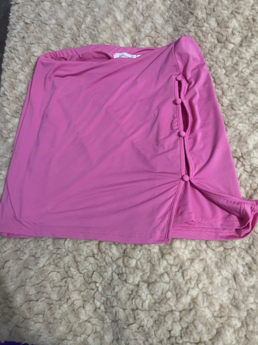 Jupe rose à boutons latéraux