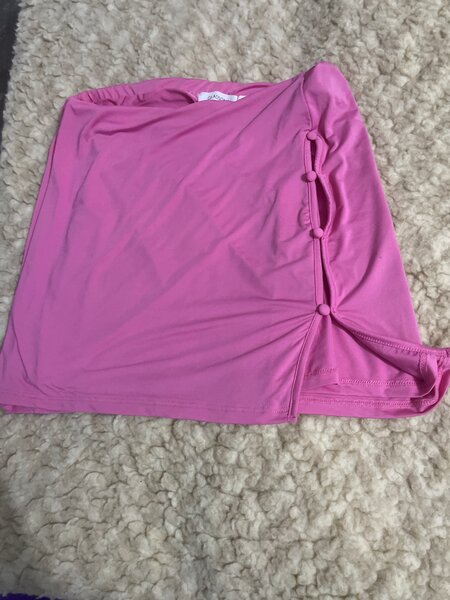 Jupe rose à boutons latéraux