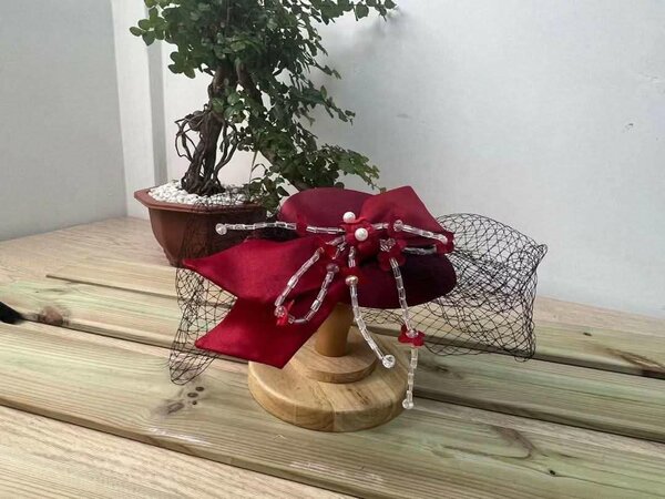 Bibi élégant avec voilette