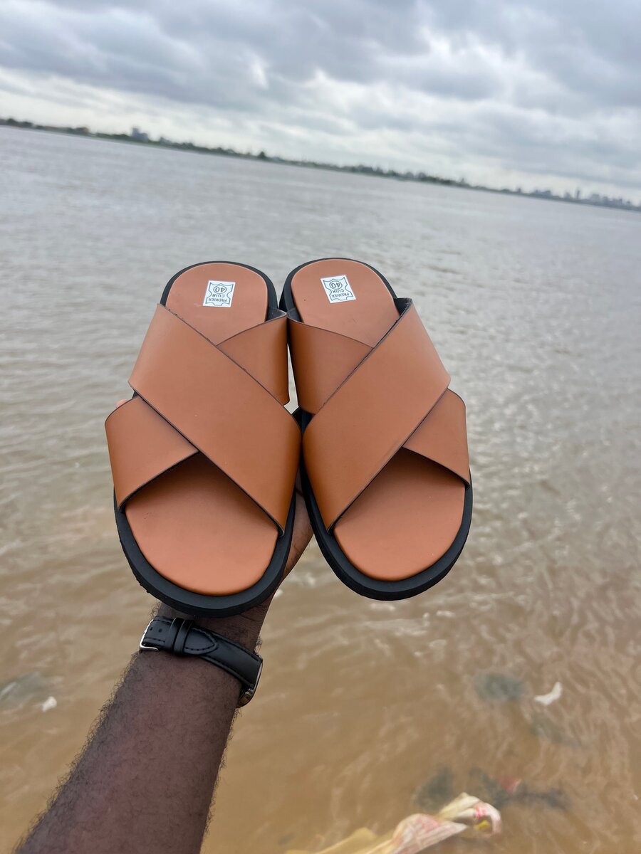Sandales en cuir marron