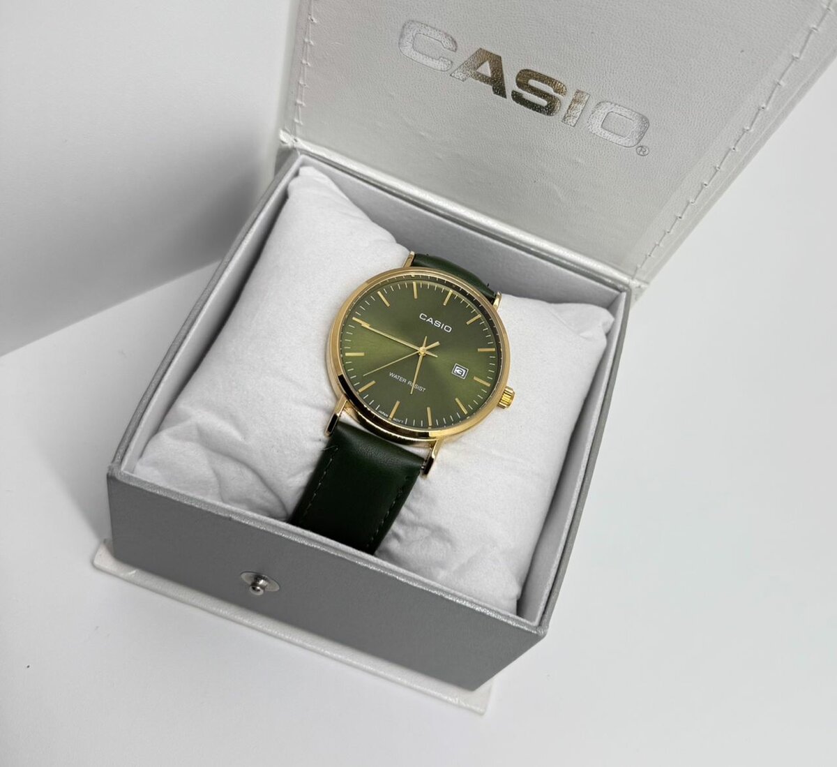 Montre CASIO en cuir noir