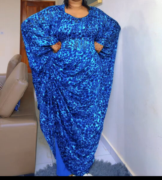 Robe caftan bleu élégant