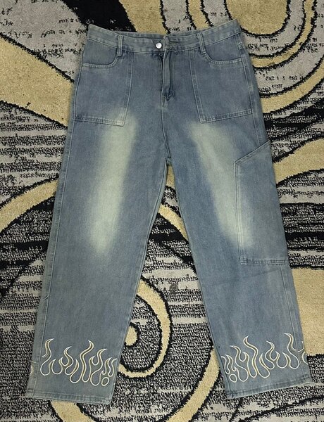 Jeans tendance motifs uniques